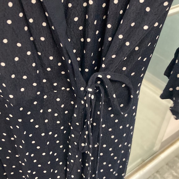 Adorable Loft wrap dress with SHORTS - Picture 4 of 6